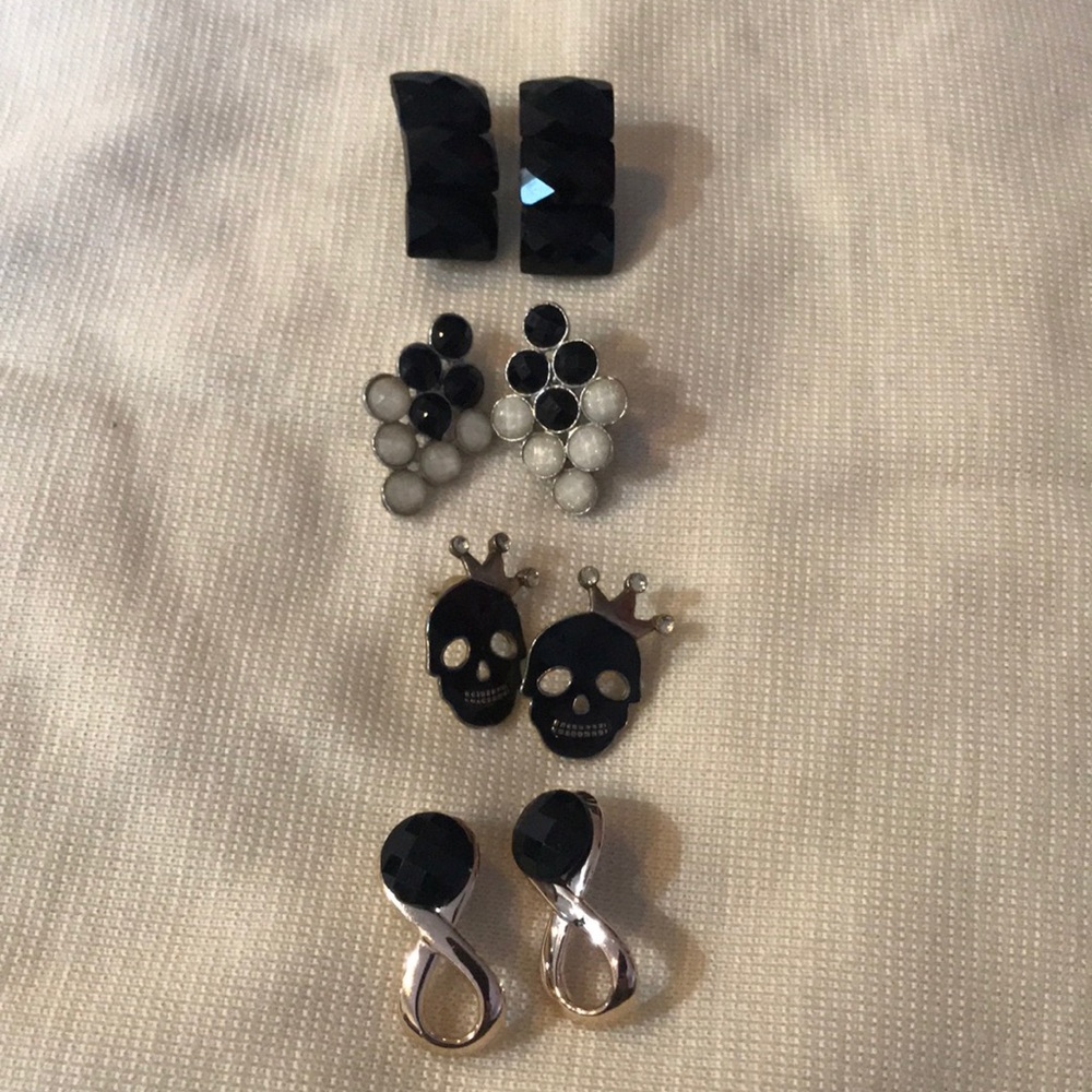 4 Pairs of earrings